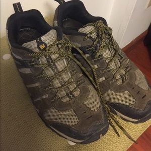 Merrill men’s hiking shoe
